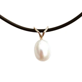 9ct Gold Pearl Pendant "Fishtail"
