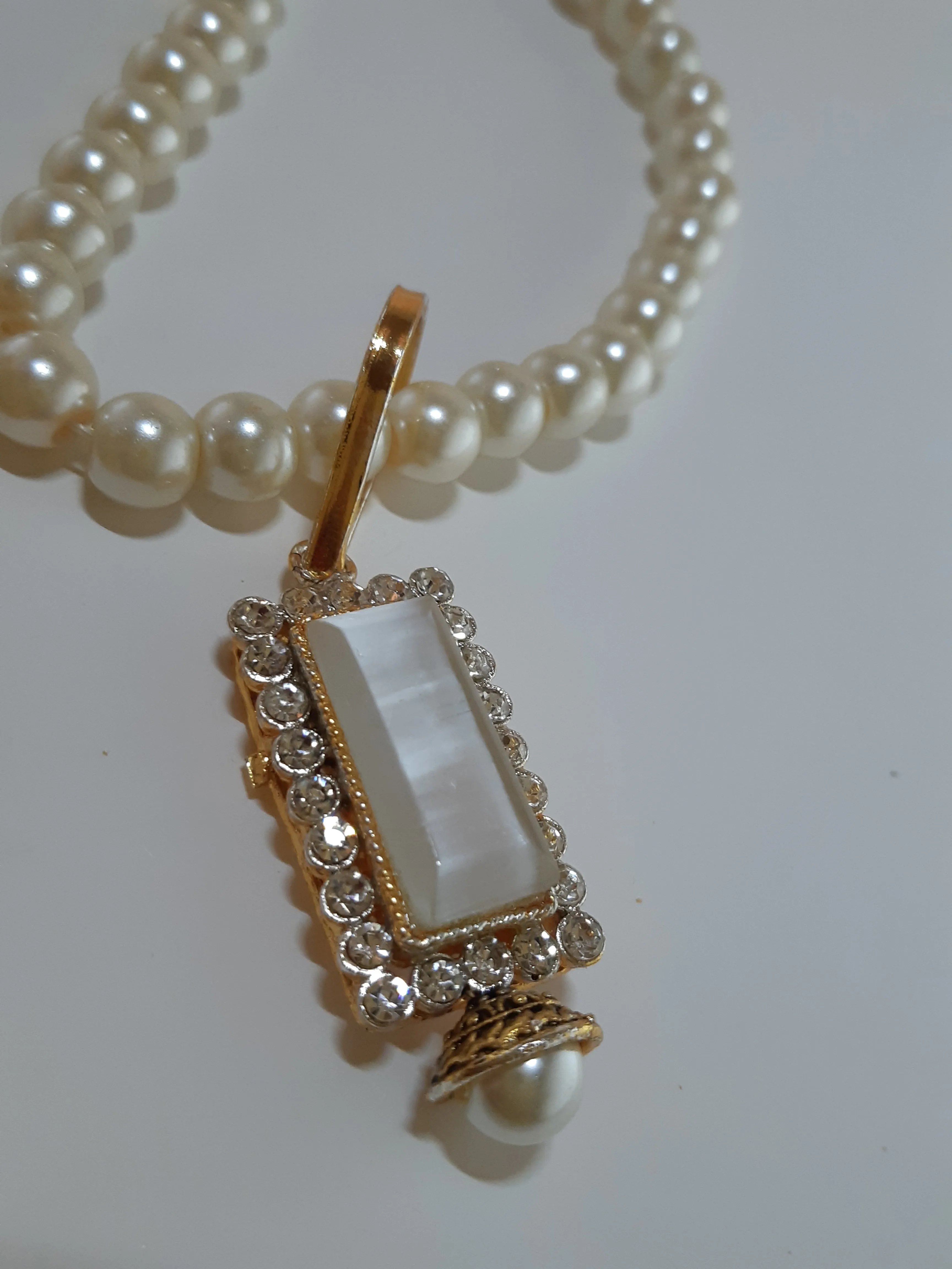Glimpse in the Sun Golden Base Pendant Set