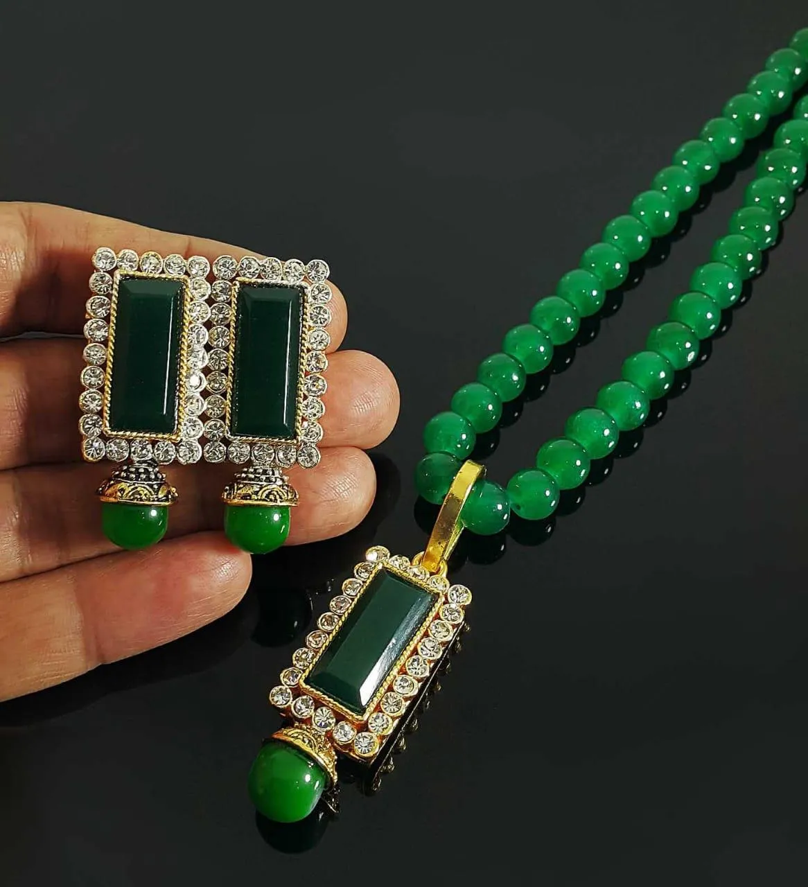 Glimpse in the Sun Golden Base Pendant Set