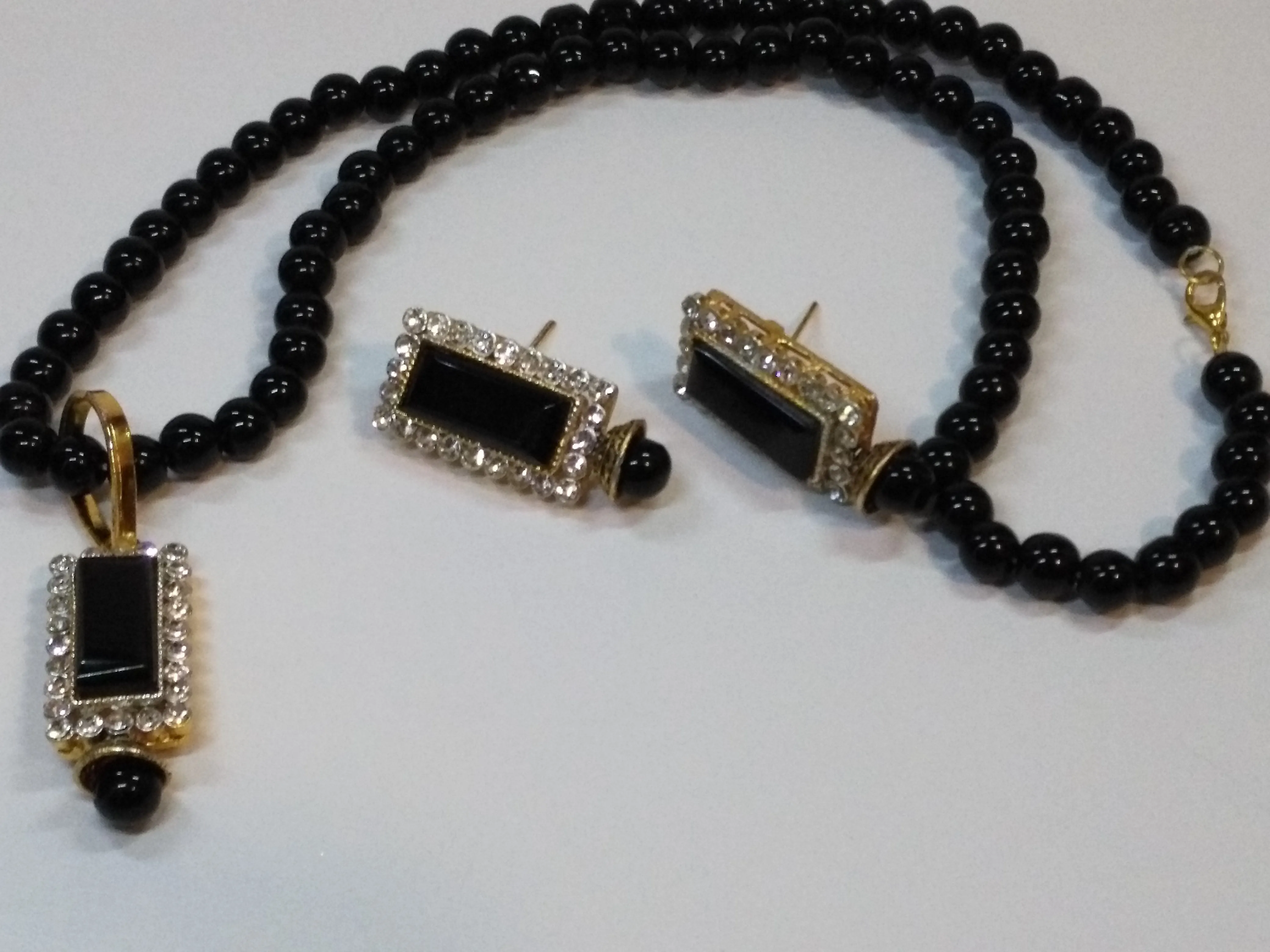 Glimpse in the Sun Golden Base Pendant Set