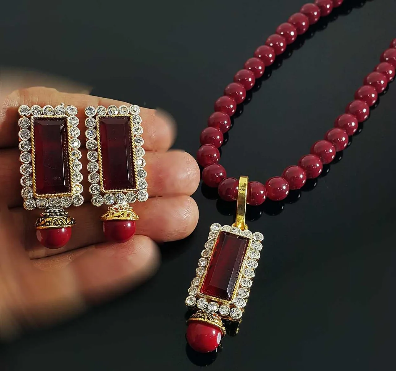 Glimpse in the Sun Golden Base Pendant Set