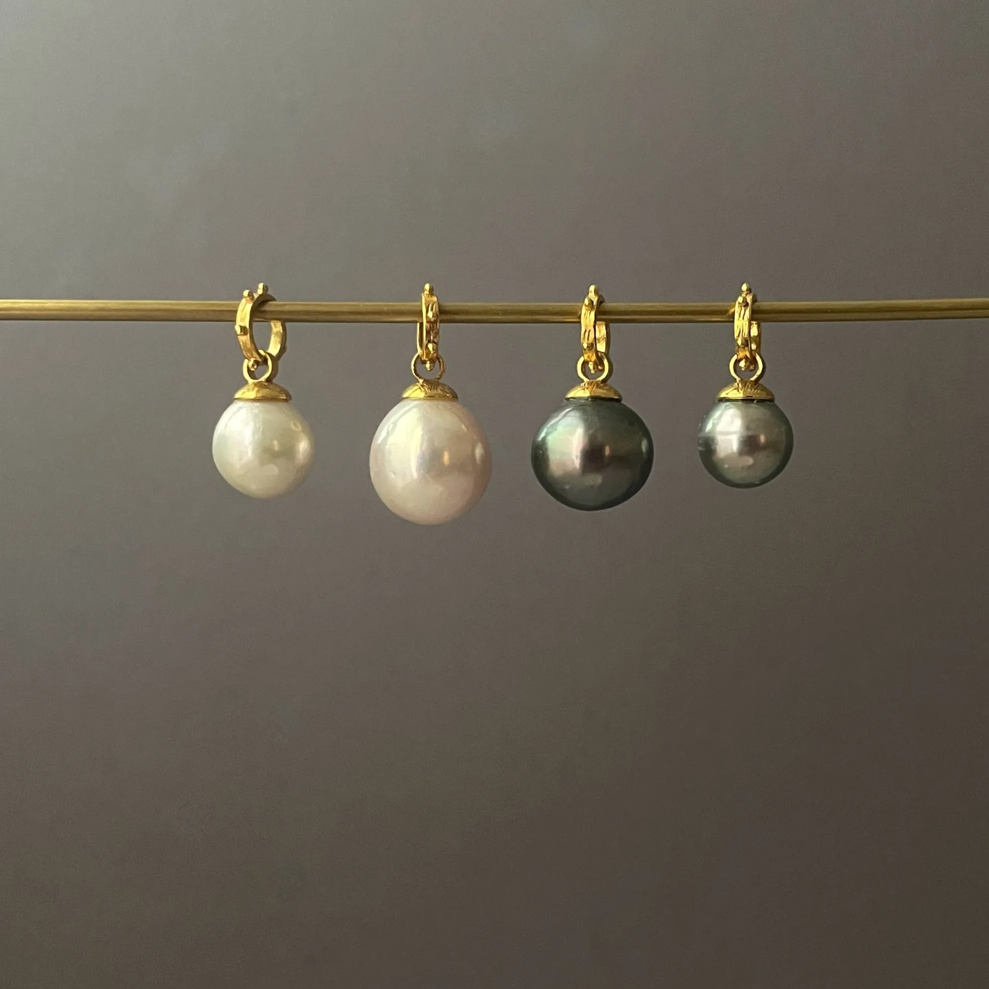 shiny silver blue Tahitian pearl pendant