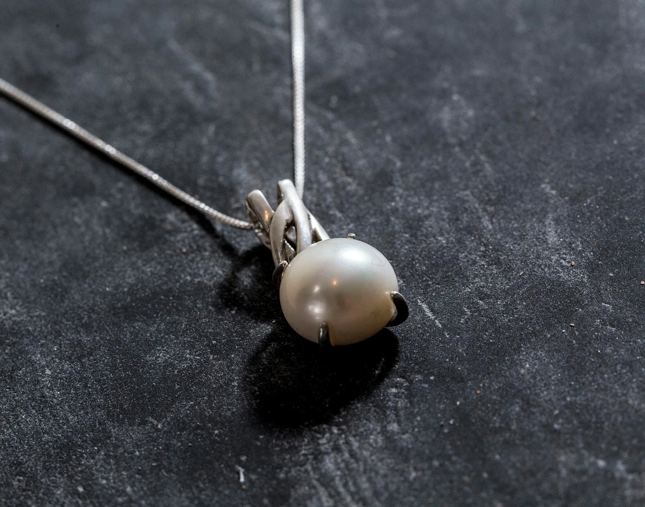 White Pearl Necklace - Genuine Pearl Necklace -  White Vintage Pendant