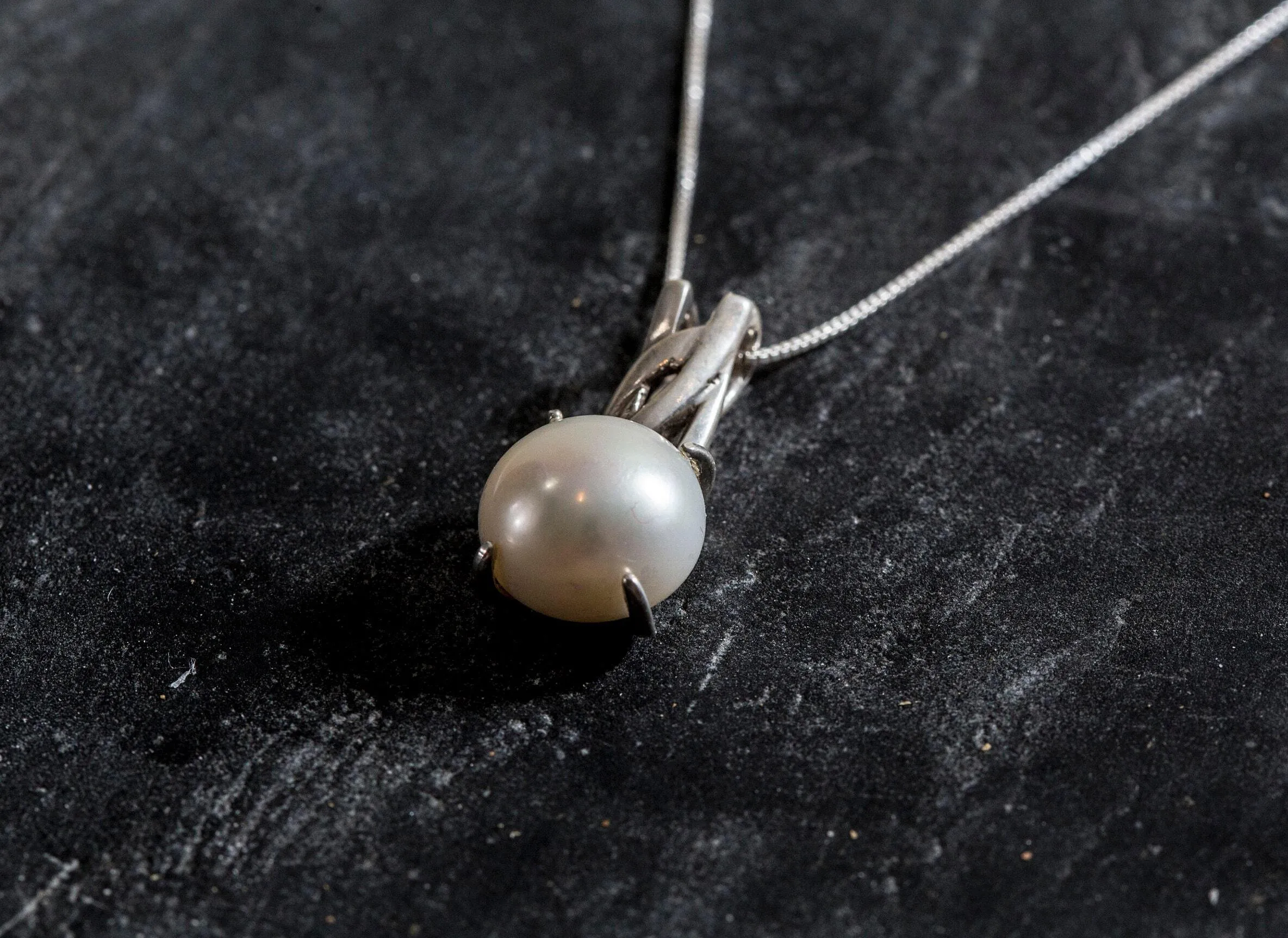 White Pearl Necklace - Genuine Pearl Necklace -  White Vintage Pendant